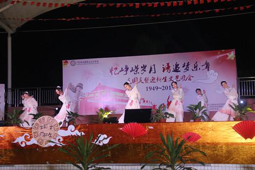 我院隆重举行2015年庆国庆暨迎新生文艺晚会策划纪实